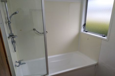 Photo of property in 19 Tomintoul Place, Highland Park, Auckland, 2010