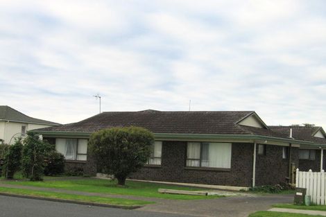 Photo of property in 2/60 Sandspit Road, Cockle Bay, Auckland, 2014