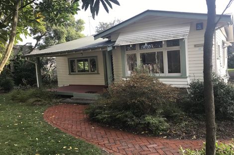 Photo of property in 11 Pahiatua Street, Hokowhitu, Palmerston North, 4410