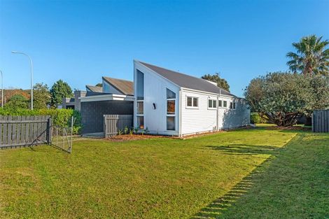 Photo of property in 28 De Lautour Road, Inner Kaiti, Gisborne, 4010