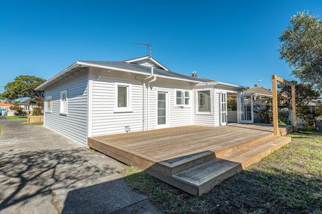 Photo of property in 16 Duigan Street, Gonville, Whanganui, 4501