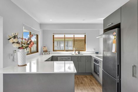 Photo of property in 17 Edgewater Parade, Waiuku, 2123