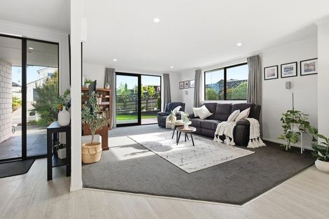 Photo of property in 1 Anglers Way, Omokoroa, 3114