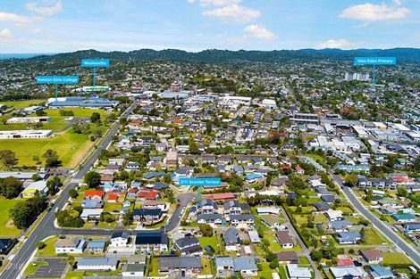 Photo of property in 2/11 Scanlen Terrace, Kelston, Auckland, 0602