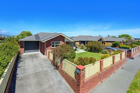 Photo of property in 27 Saltaire Street, North New Brighton, Christchurch, 8083