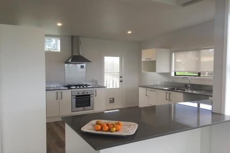 Photo of property in 97 Stanley Point Road, Stanley Point, Auckland, 0624