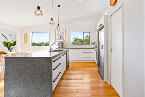 Photo of property in 10 Gavinike Place, Waimauku, 0812