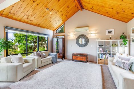 Photo of property in 2/397 East Coast Road, Mairangi Bay, Auckland, 0630