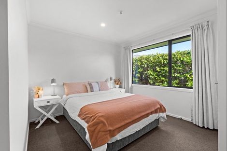 Photo of property in 31 Chestnut Close, Kelvin Grove, Palmerston North, 4414