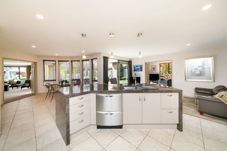 Photo of property in 4 The Strand, Fitzherbert, Palmerston North, 4410