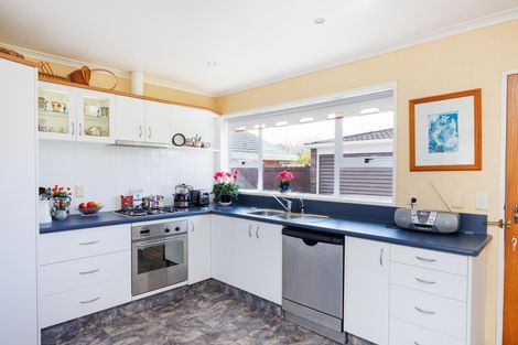 Photo of property in 18 Caulfield Place, Awapuni, Palmerston North, 4412