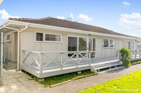 Photo of property in 1 Hill Crescent, Papakura, 2110