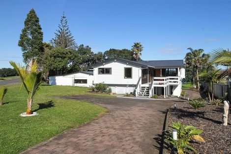 Photo of property in 100 Wharf Road, Clarks Beach, Pukekohe, 2679
