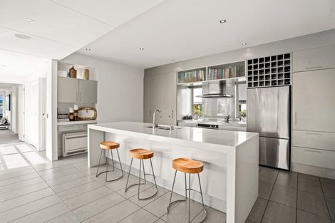 Photo of property in 14 Sunrise Bay Drive, Wanaka, 9305