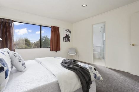 Photo of property in 2/41 Glenmore Road, Sunnyhills, Auckland, 2010