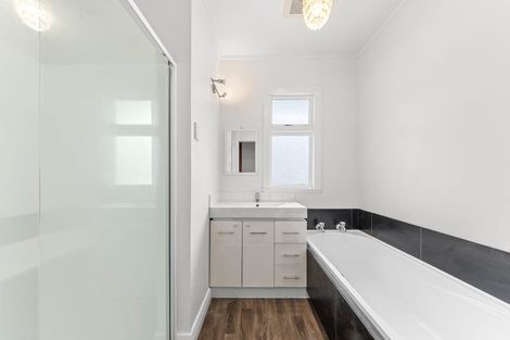 Photo of property in 141 Seaview Road, Westown, New Plymouth, 4310