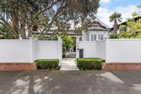 Photo of property in 215 Jervois Road, Herne Bay, Auckland, 1011