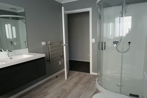 Photo of property in 32 Koru Loop, Paraparaumu, 5032