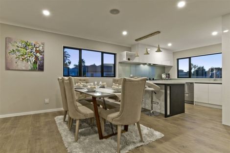 Photo of property in 28 Bernleigh Terrace, West Harbour, Auckland, 0618