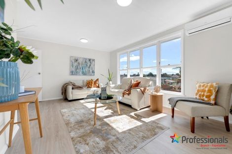 Photo of property in 5 Farnborough Crescent, Mangere, Auckland, 2022