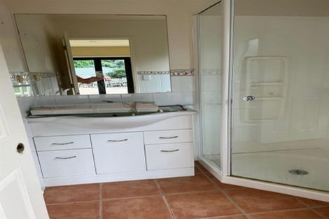 Photo of property in 4 George Deane Place, Greenhithe, Auckland, 0632