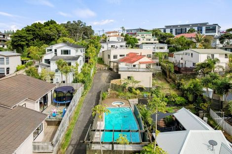 Photo of property in 2/11 Korotaha Terrace, Rothesay Bay, Auckland, 0630