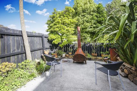 Photo of property in 28 Aldern Road, Massey, Auckland, 0614