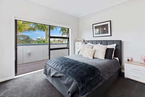 Photo of property in 1/884 Beach Road, Waiake, Auckland, 0630