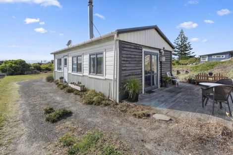 Photo of property in 19a Marine Parade South, Foxton Beach, Foxton, 4815