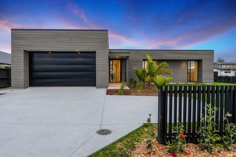 Photo of property in 2 Shearwater Lane, Point Wells, 0986