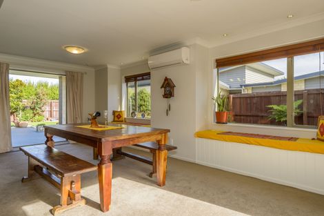 Photo of property in 33 Bottle Lake Drive, Parklands, Christchurch, 8083