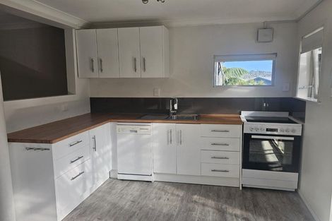 Photo of property in 41 Pohutukawa Avenue, Red Beach, 0932