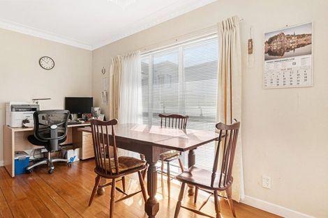 Photo of property in 27 Shortt Avenue, Mangere Bridge, Auckland, 2022