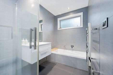 Photo of property in 94 Lake Panorama Drive, Henderson Valley, Auckland, 0612