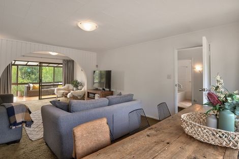 Photo of property in 24 Sylvan Avenue, Northcote, Auckland, 0627