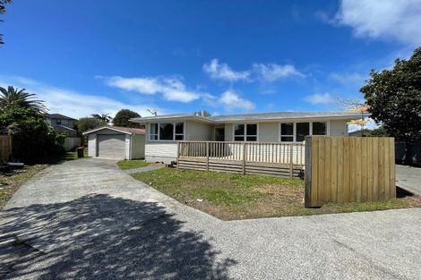 Photo of property in 35 Tarata Crescent, Mangere Bridge, Auckland, 2022
