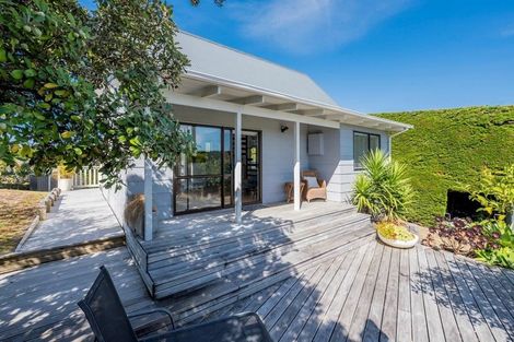 Photo of property in 27 Hemara Street, Waikanae Beach, Waikanae, 5036