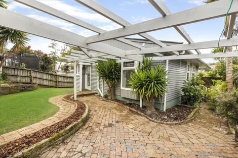 Photo of property in 2/710 Beach Road, Browns Bay, Auckland, 0630