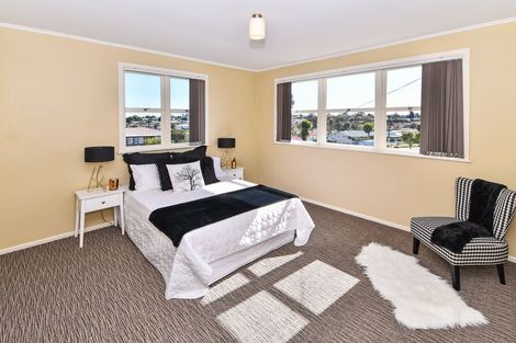 Photo of property in 1 Puriri Road, Manurewa, Auckland, 2102