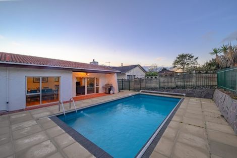 Photo of property in 120 Prince Regent Drive, Half Moon Bay, Auckland, 2012