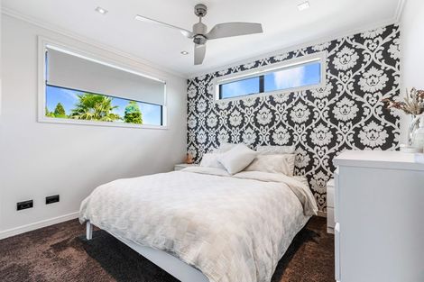 Photo of property in 3 Mansion Court, West Harbour, Auckland, 0618