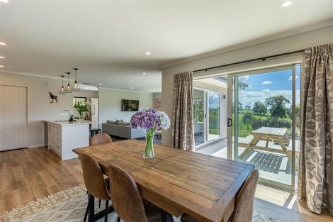 Photo of property in 100 Racecourse Road, Waipawa, 4210