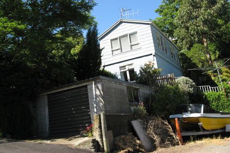 Photo of property in 28 Hawkhurst Road, Lyttelton, 8082