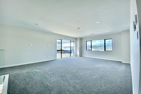 Photo of property in 25 Colliston Rise, Pinehill, Auckland, 0632
