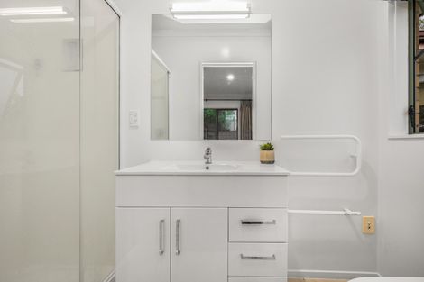 Photo of property in 10 Ironstone Place, Randwick Park, Auckland, 2105