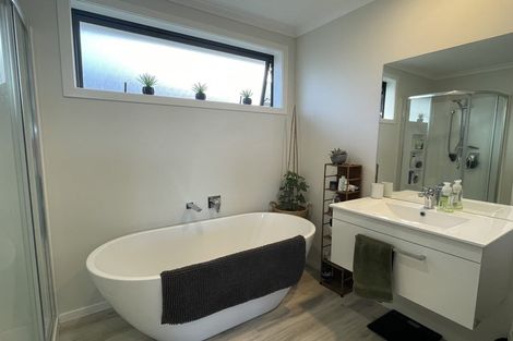 Photo of property in 18 Anchor Crescent, Papamoa, 3118