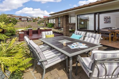 Photo of property in 53 Dalwhinnie Parade, Highland Park, Auckland, 2010