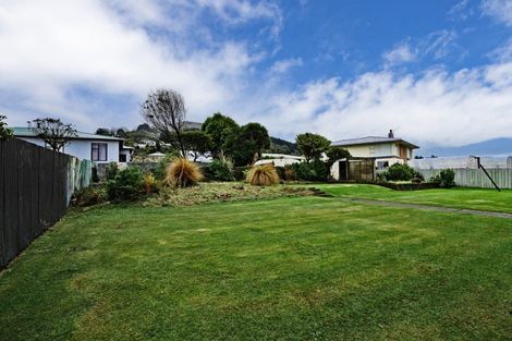 Photo of property in 180 Marine Parade, Bluff, 9814