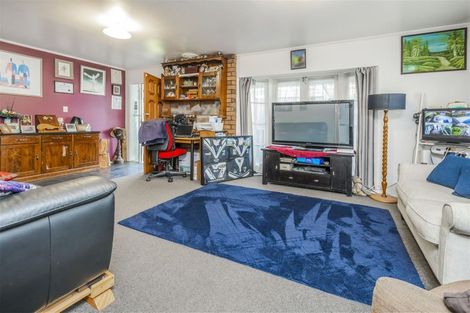 Photo of property in 10 Helms Place, Manurewa, Auckland, 2102