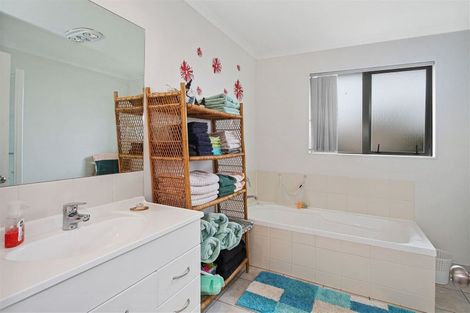 Photo of property in 7 Crispe Road, Clarks Beach, 2122